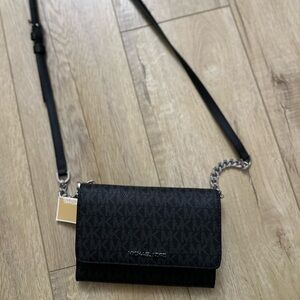 NWT Michael Kors Jet Set Travel Medium Leather Smartphone Crossbody Bag